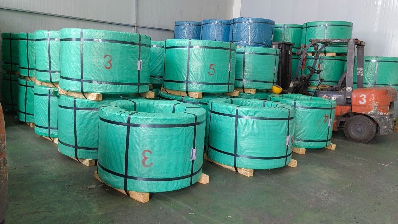 What is the difference between ASTM A416 and BS5896?